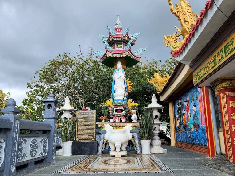 Listening to the stories here offers deeper insight into the cultural and spiritual bond between the Vietnamese coastal communities and the sea